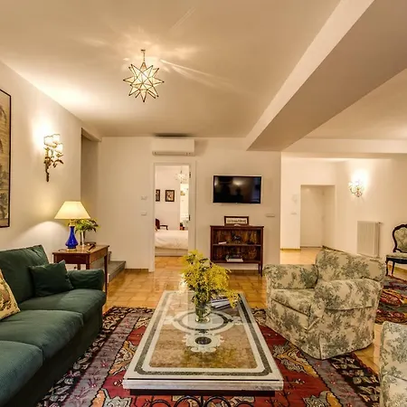 Spanish Steps Luxury Apartamento *